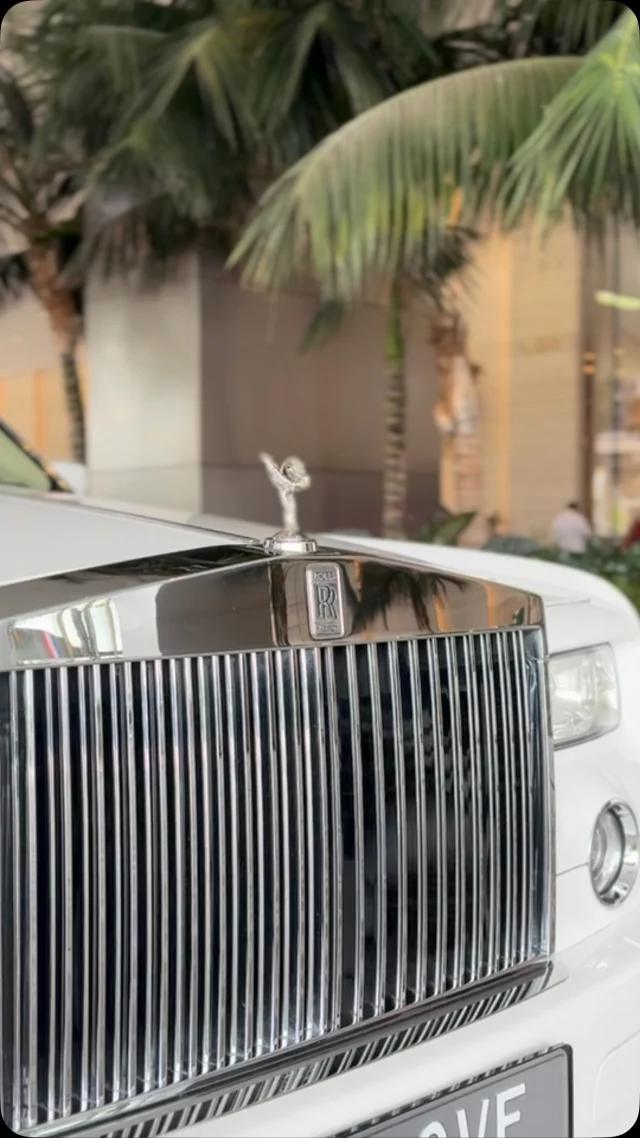 Arrive in ultimate style with our luxurious Rolls Royce Phantom 
Perfect for weddings, special events, or making any day unforgettable.

📞 Call us: 0422 173 414
📧 Email: info@lovelimousines.com.au
🌐 Visit: www.lovelimousines.com.au

#RollsRoyce #RollsRoycePhantom #RR #WeddingCarHireSydney #LoveLimousines #SydneyLimo #WeddingCarsSydney#SydneyWedding
